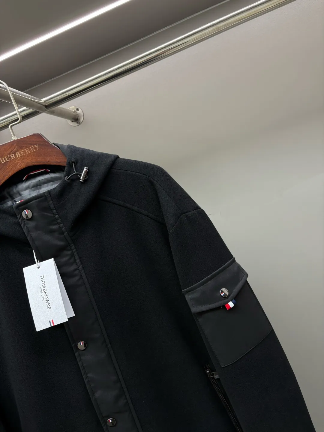 TB New Arrival ！！！ ， ！！New Arrival ，Classic 。 ， ， 90 ， ， 80% 。 ， ， ， 。 Sizes：M-XXXL ：Black Beige